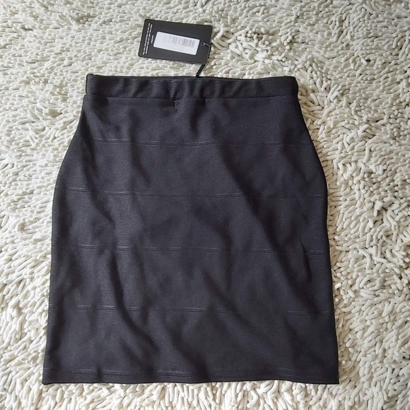 PrettyLittleThing black mini skirt- size 2 - Picture 3 of 6